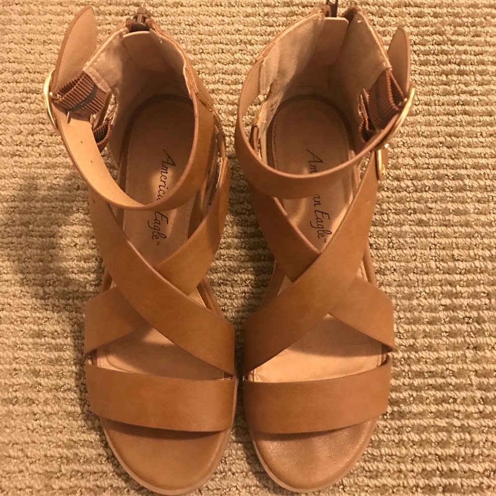 American Eagle Size 5 Crisscross Sandals